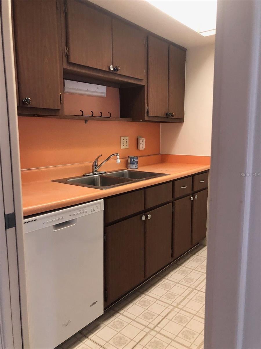Image 5 of 18 For 512 Venice Avenue 205