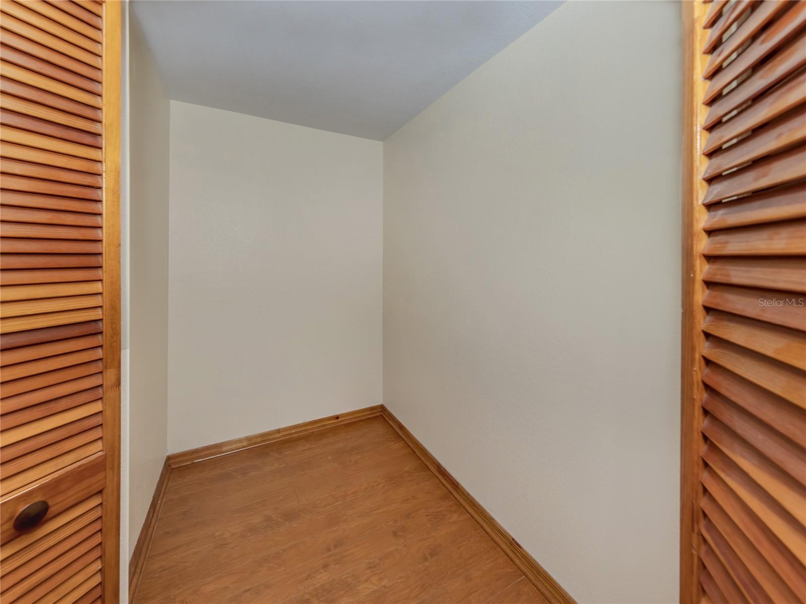 Image 14 of 55 For 976 Euclid Road