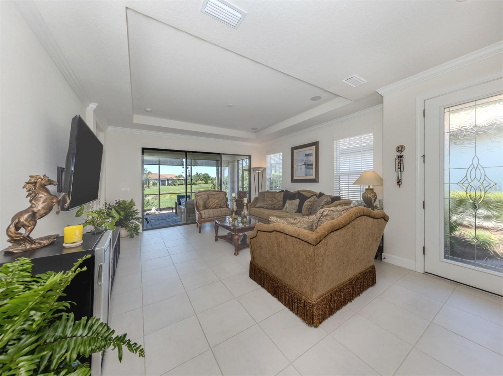 Image 18 of 92 For 5853 Semolino Street