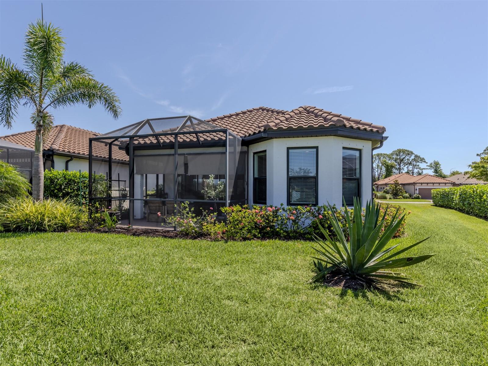 Image 4 of 92 For 5853 Semolino Street