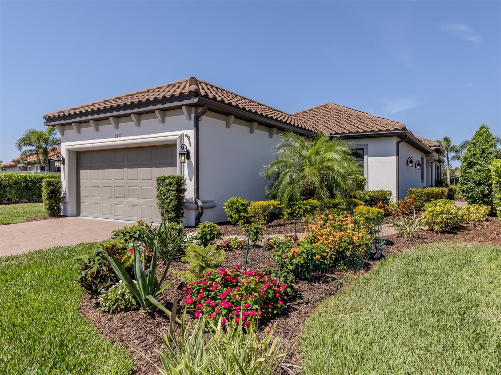 Image 5 of 92 For 5853 Semolino Street