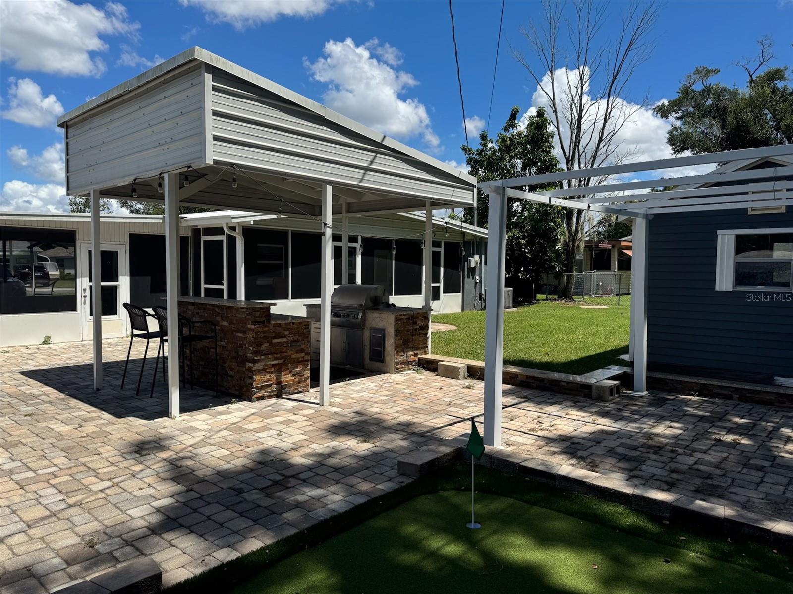 Image 3 of 11 For 508 Garden Drive N