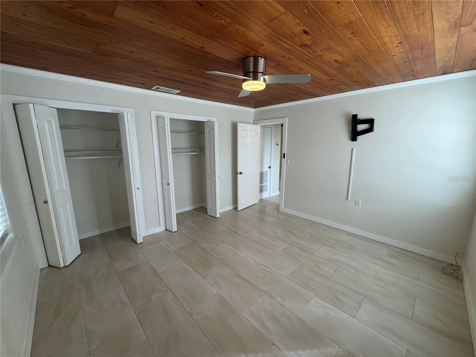 Image 10 of 18 For 303 Colonia Lane W 303