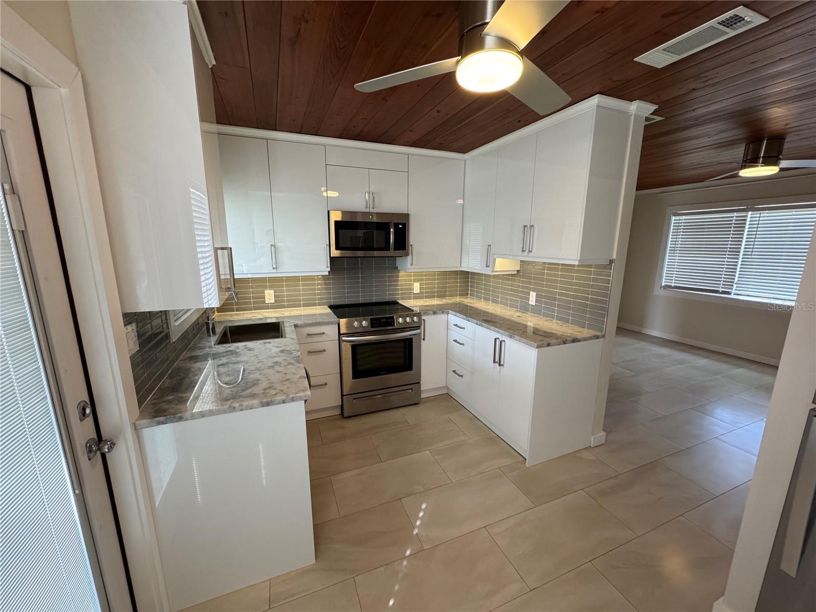 Image 2 of 18 For 303 Colonia Lane W 303