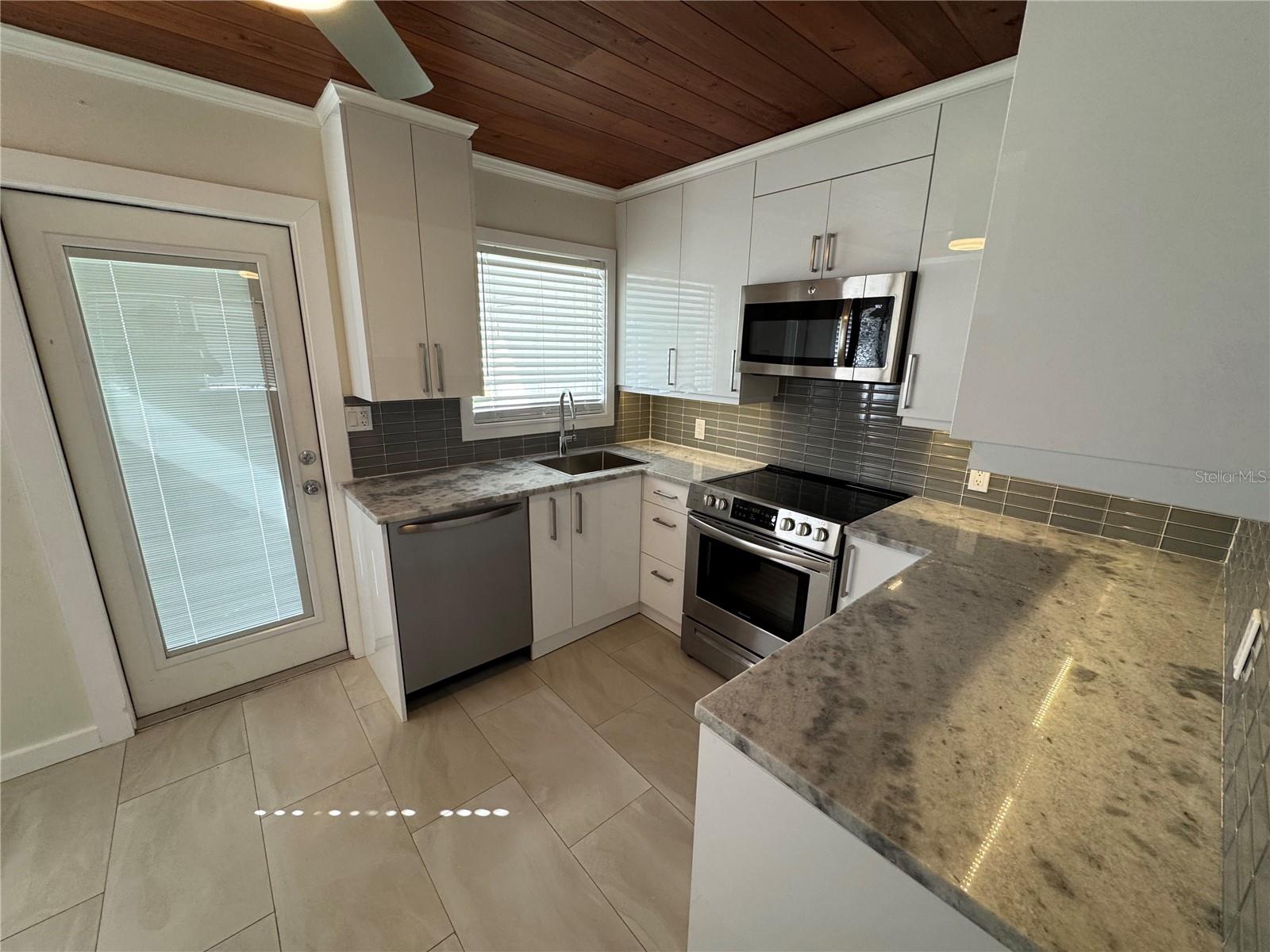 Image 3 of 18 For 303 Colonia Lane W 303