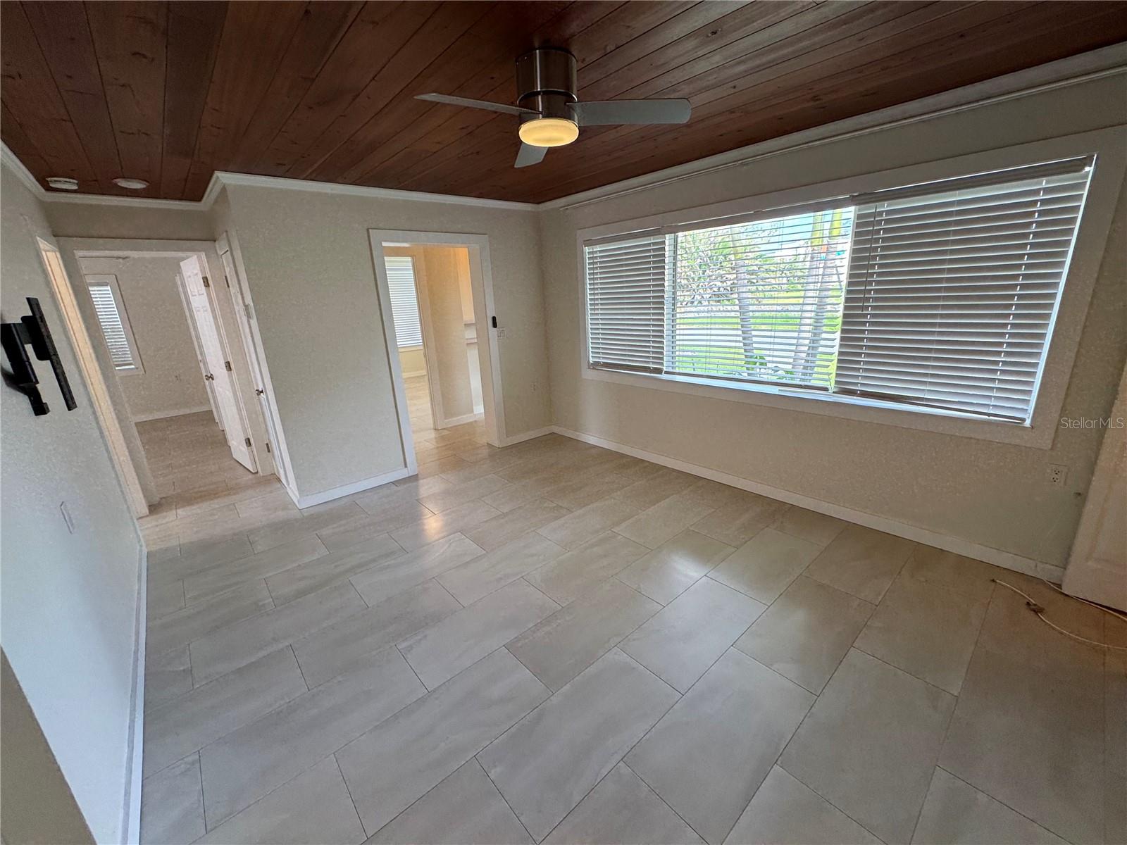 Image 6 of 18 For 303 Colonia Lane W 303