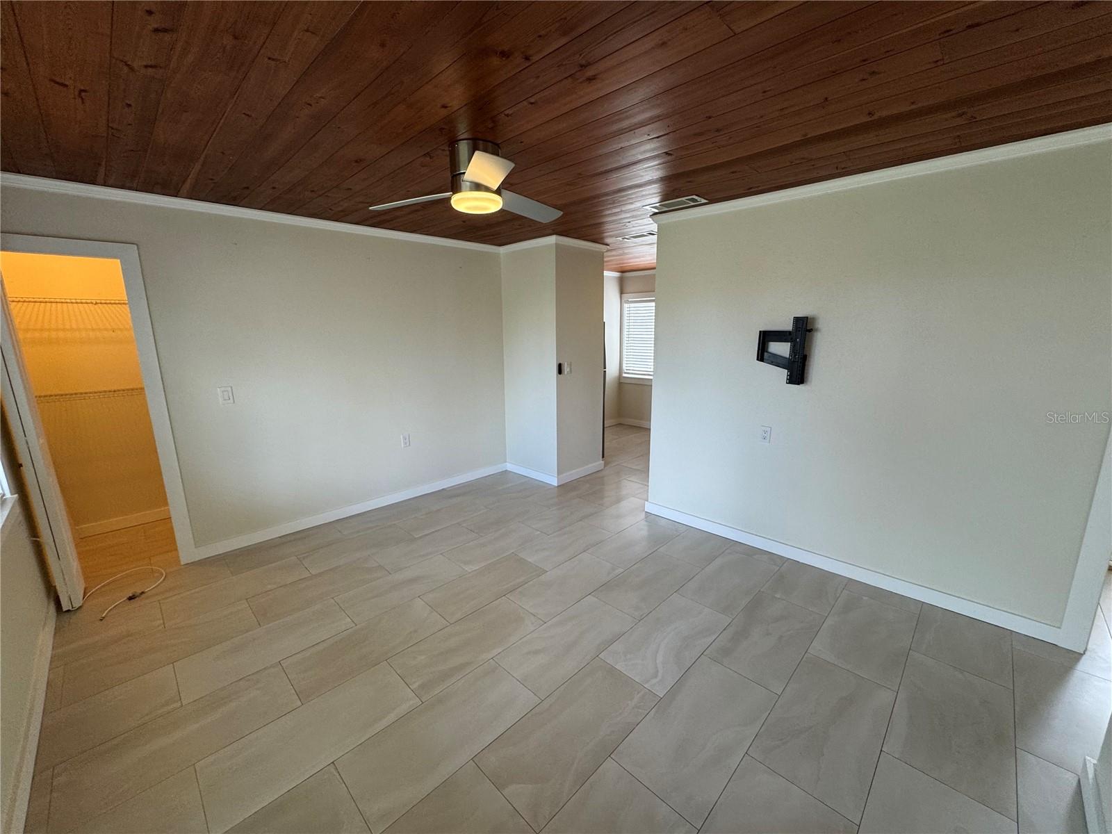 Image 7 of 18 For 303 Colonia Lane W 303