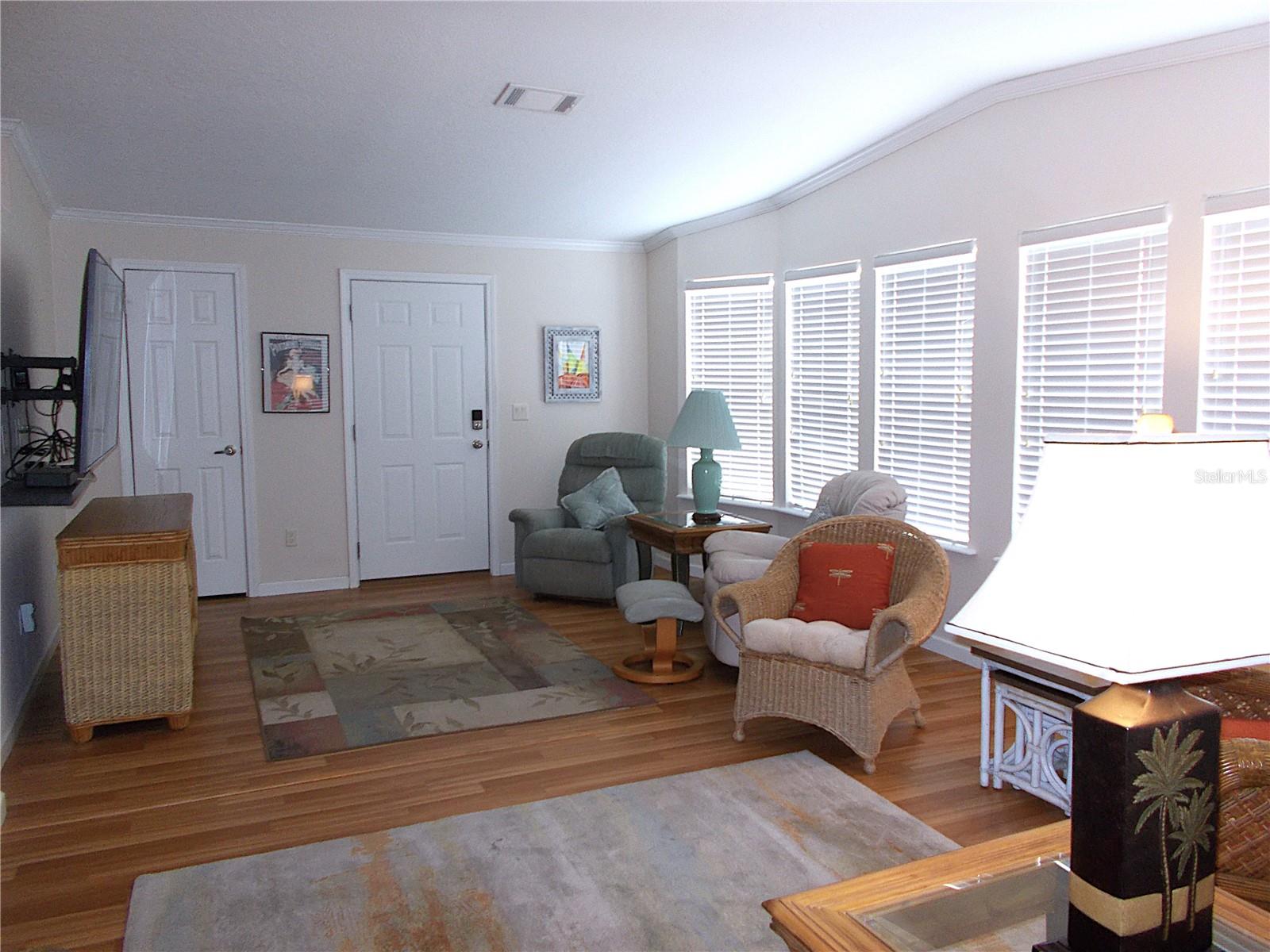 Image 4 of 30 For 554 Aspen Avenue