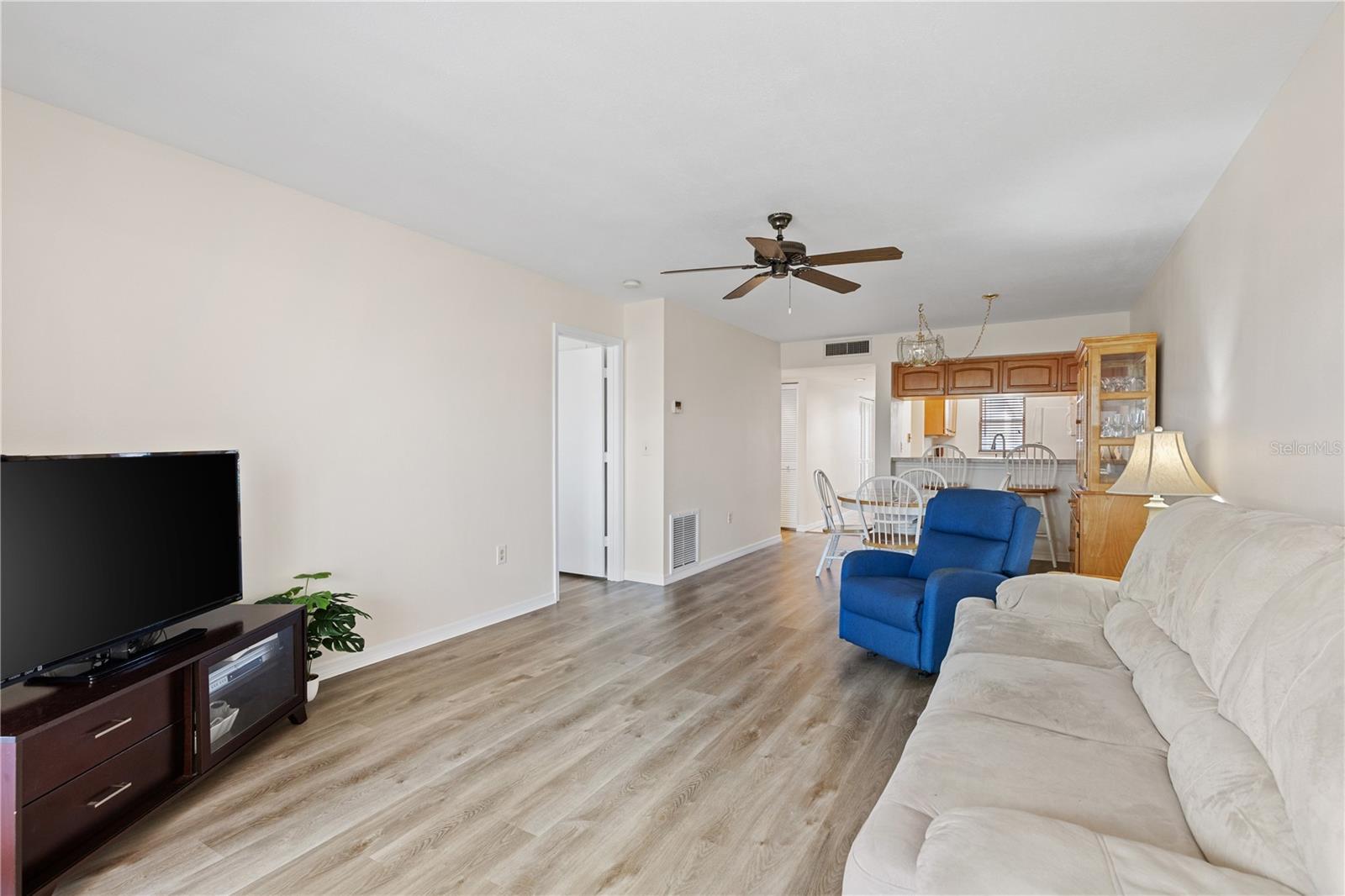 Image 13 of 54 For 458 Cerromar Road 382