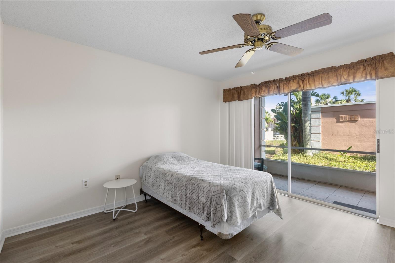 Image 27 of 54 For 458 Cerromar Road 382