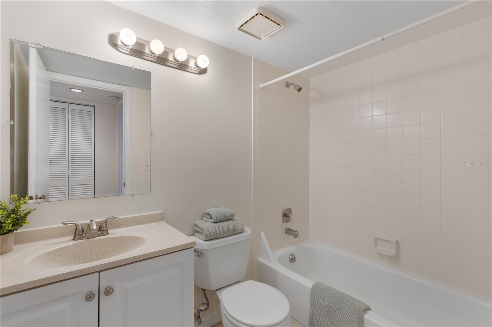 Image 31 of 54 For 458 Cerromar Road 382