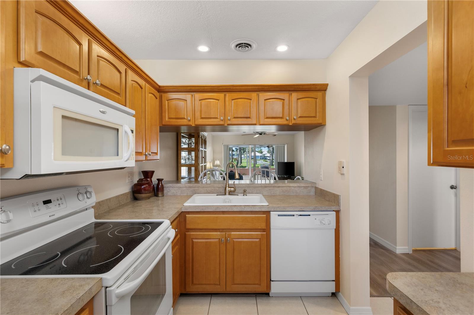 Image 5 of 54 For 458 Cerromar Road 382