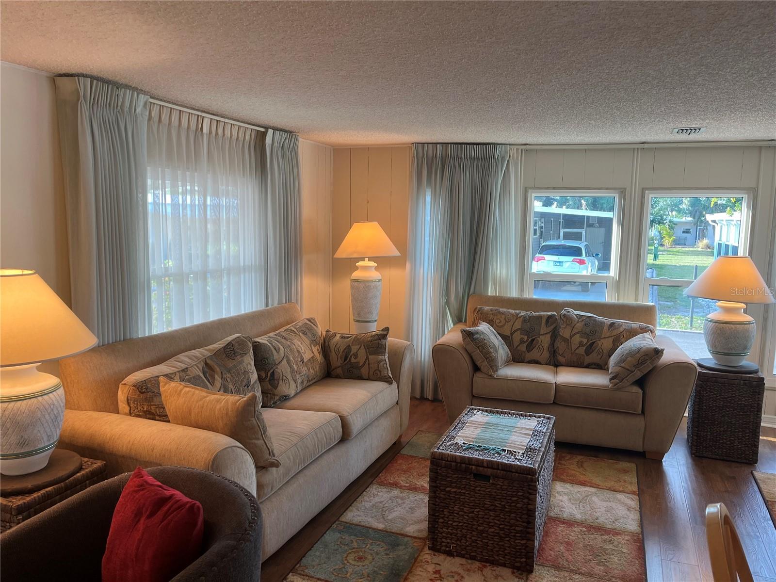 Image 22 of 51 For 902 Jolanda Circle