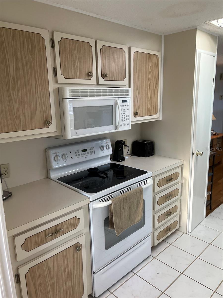 Image 21 of 43 For 868 Baveno Drive
