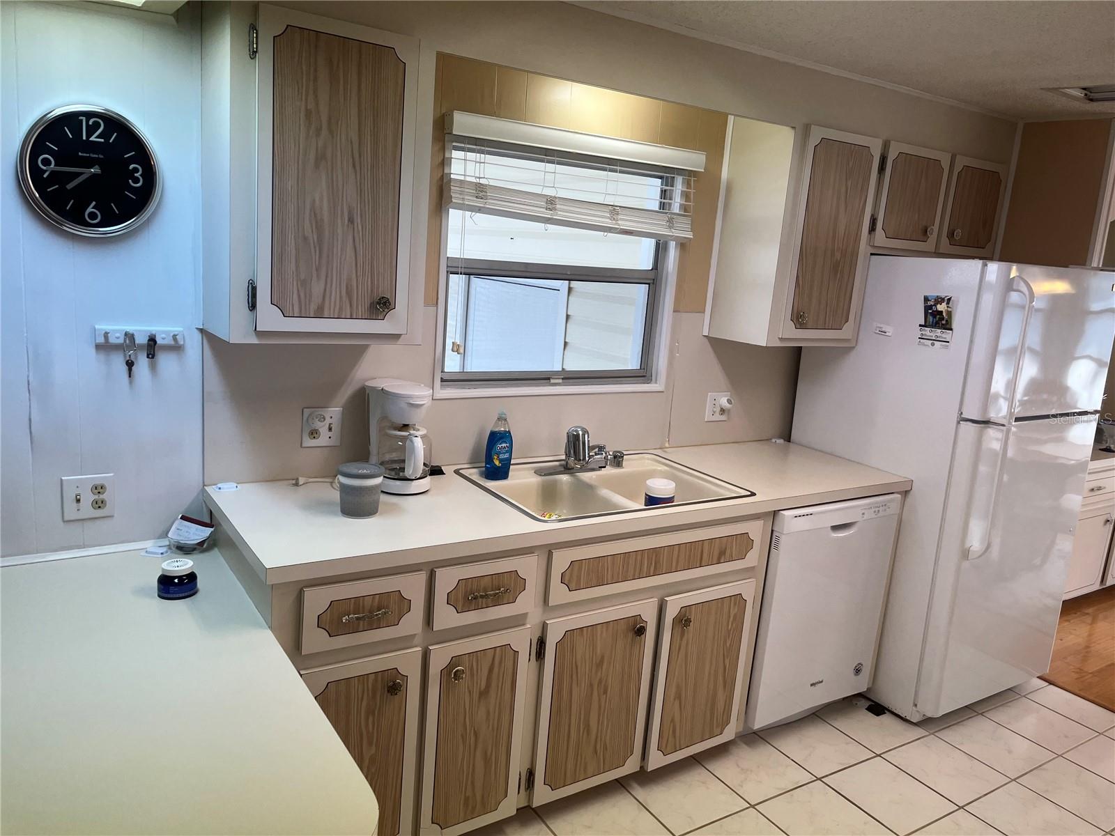 Image 22 of 43 For 868 Baveno Drive