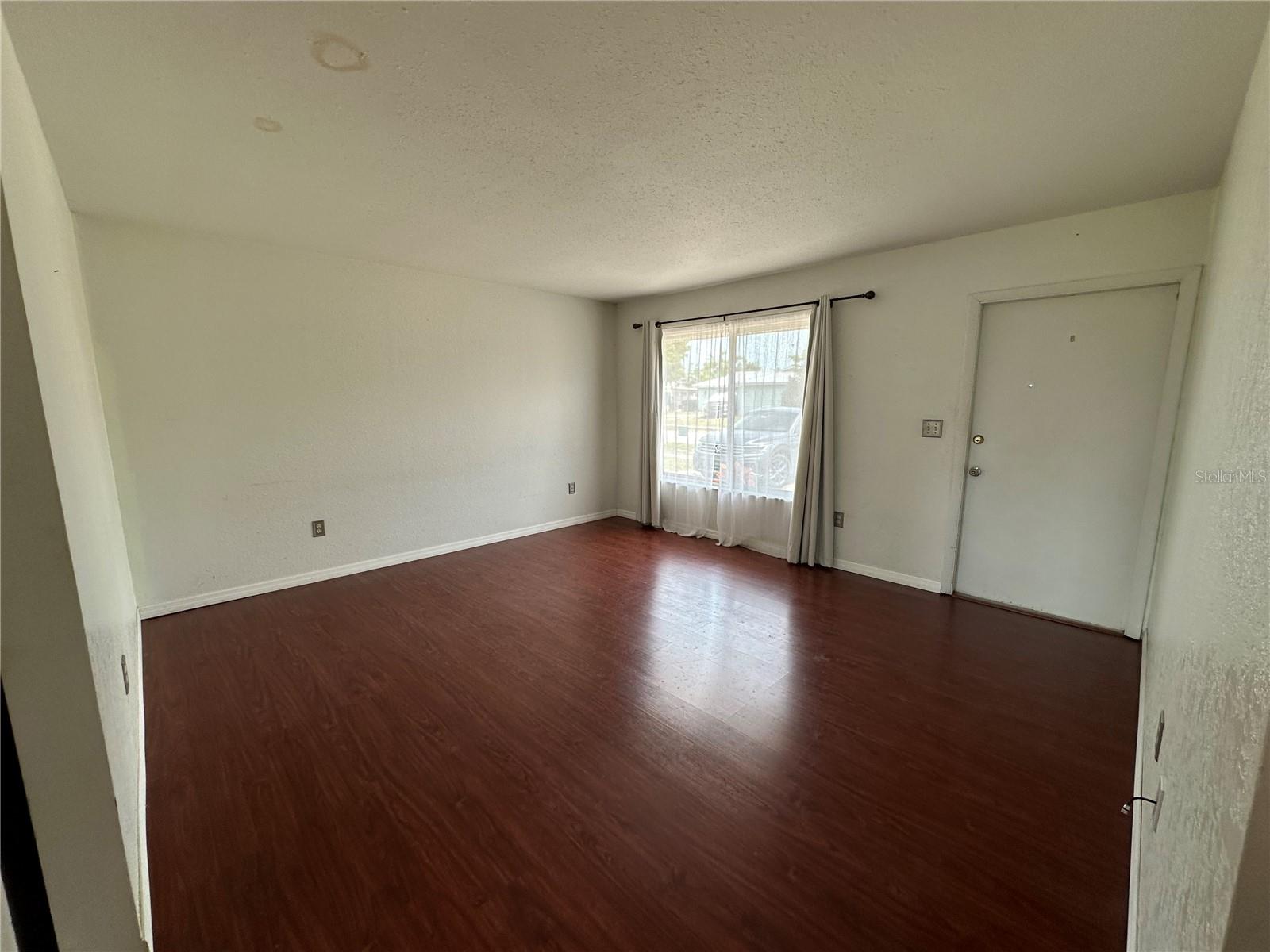 Image 4 of 13 For 8575 Alam Avenue