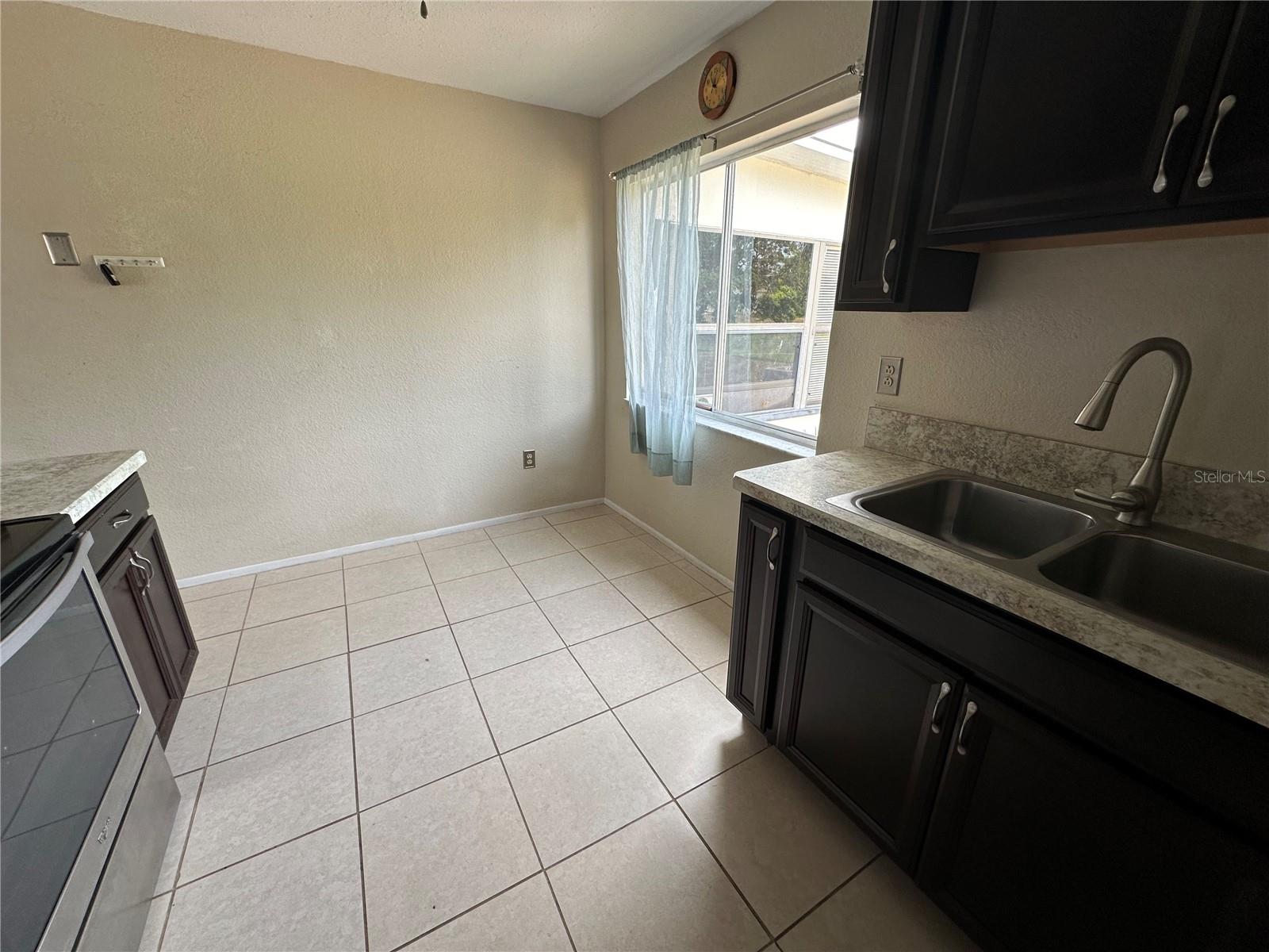 Image 8 of 13 For 8575 Alam Avenue