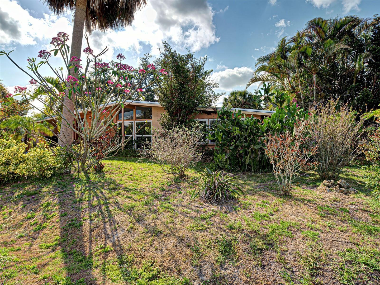 Image 12 of 50 For 602 Bonito Ave