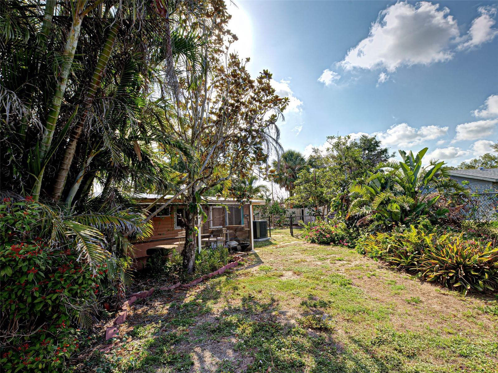 Image 13 of 50 For 602 Bonito Ave