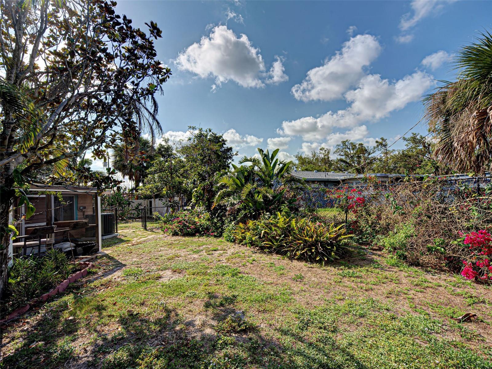 Image 14 of 50 For 602 Bonito Ave