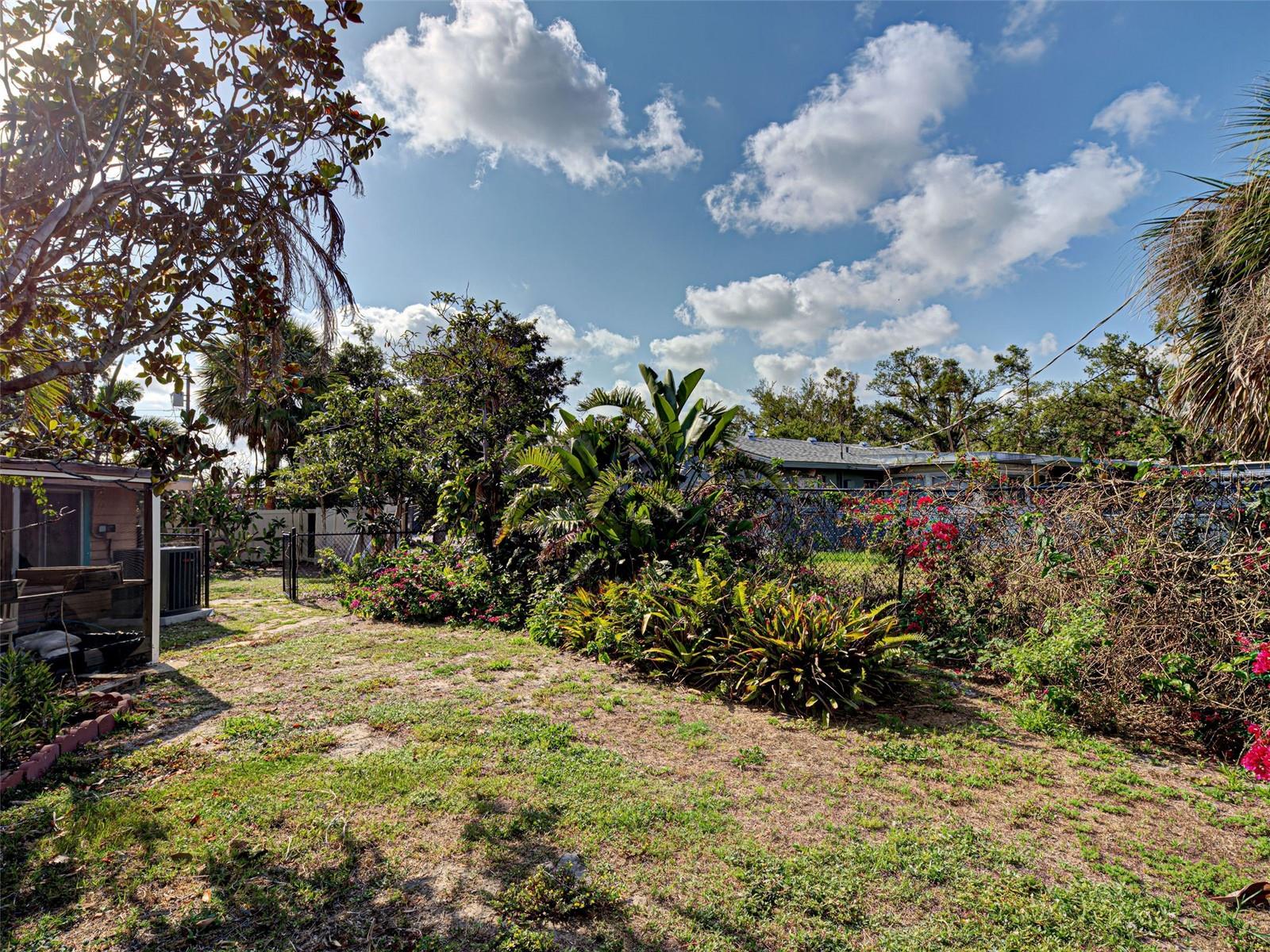 Image 15 of 50 For 602 Bonito Ave