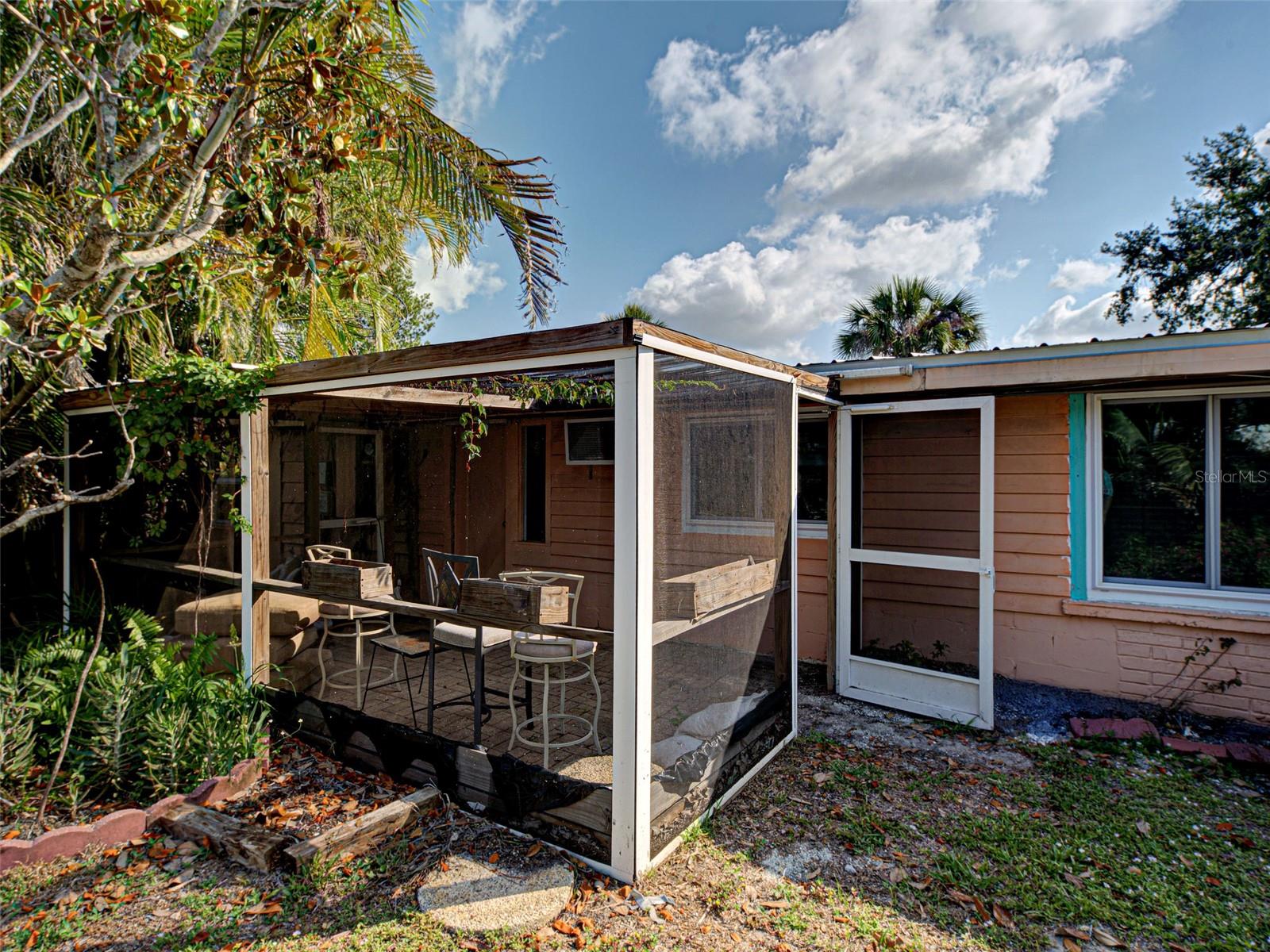 Image 16 of 50 For 602 Bonito Ave