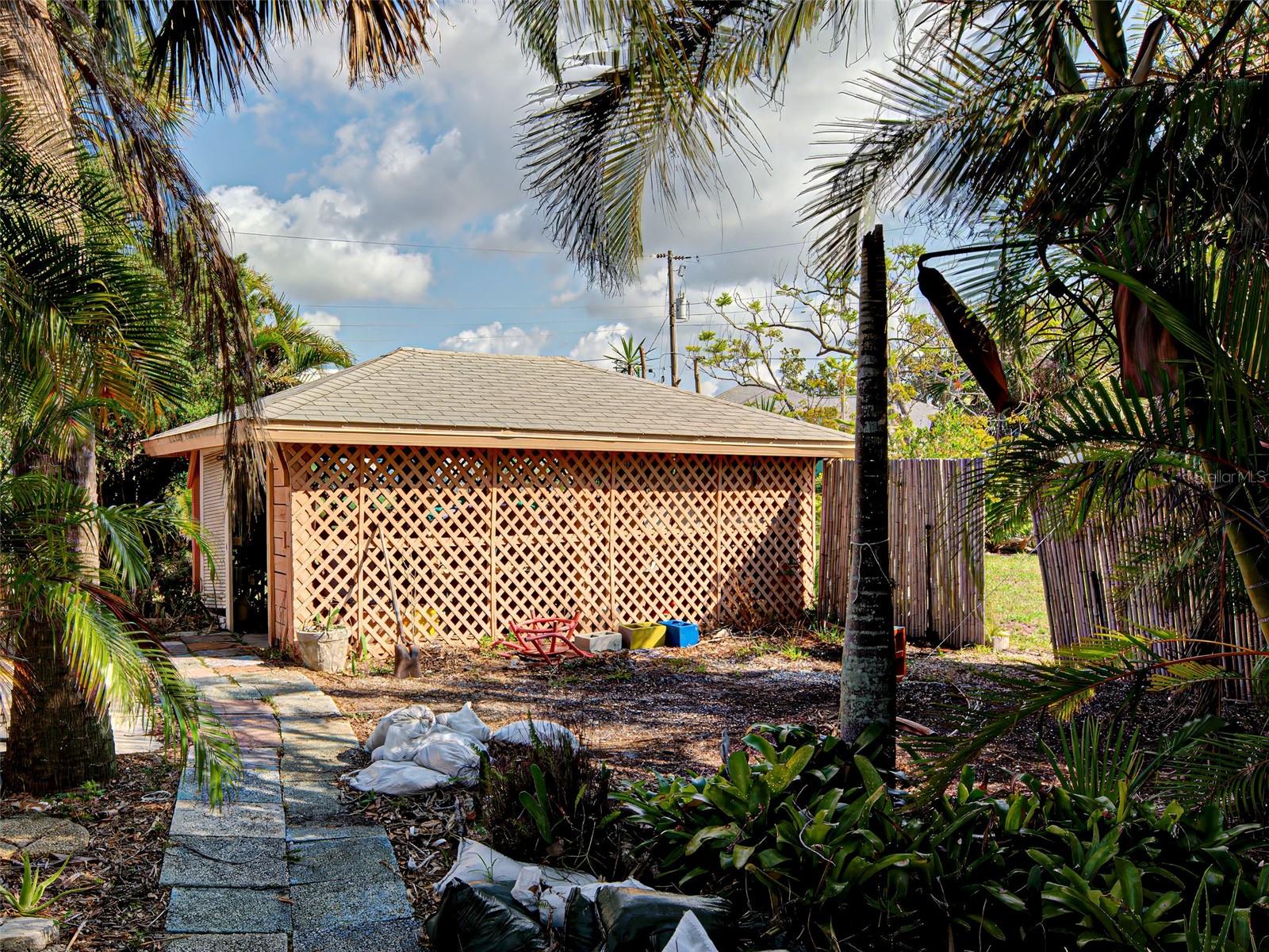 Image 24 of 50 For 602 Bonito Ave