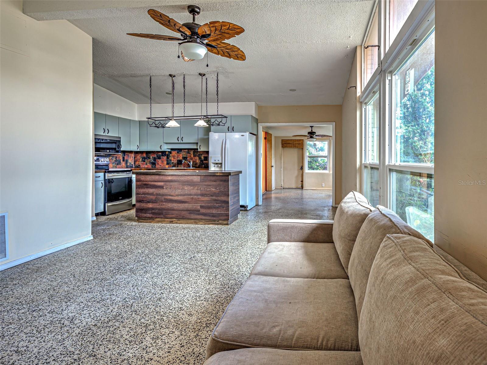 Image 27 of 50 For 602 Bonito Ave