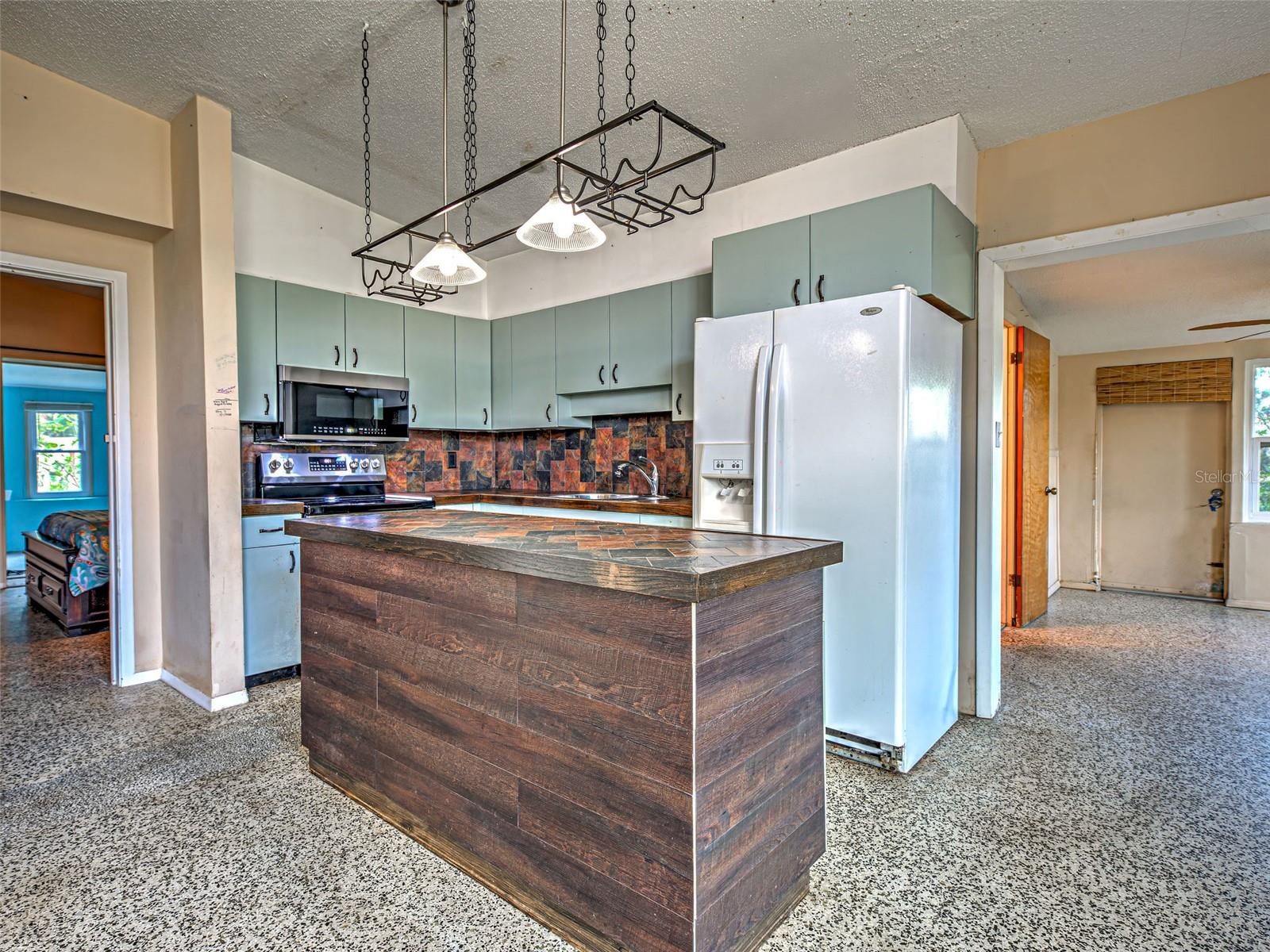 Image 29 of 50 For 602 Bonito Ave