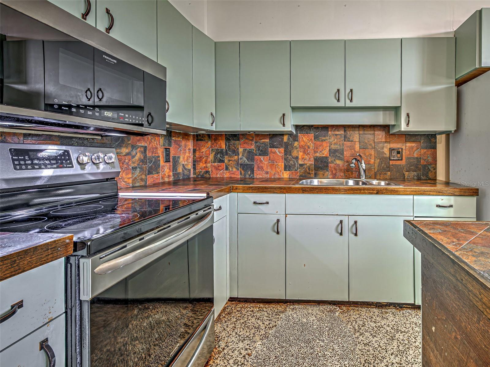 Image 30 of 50 For 602 Bonito Ave