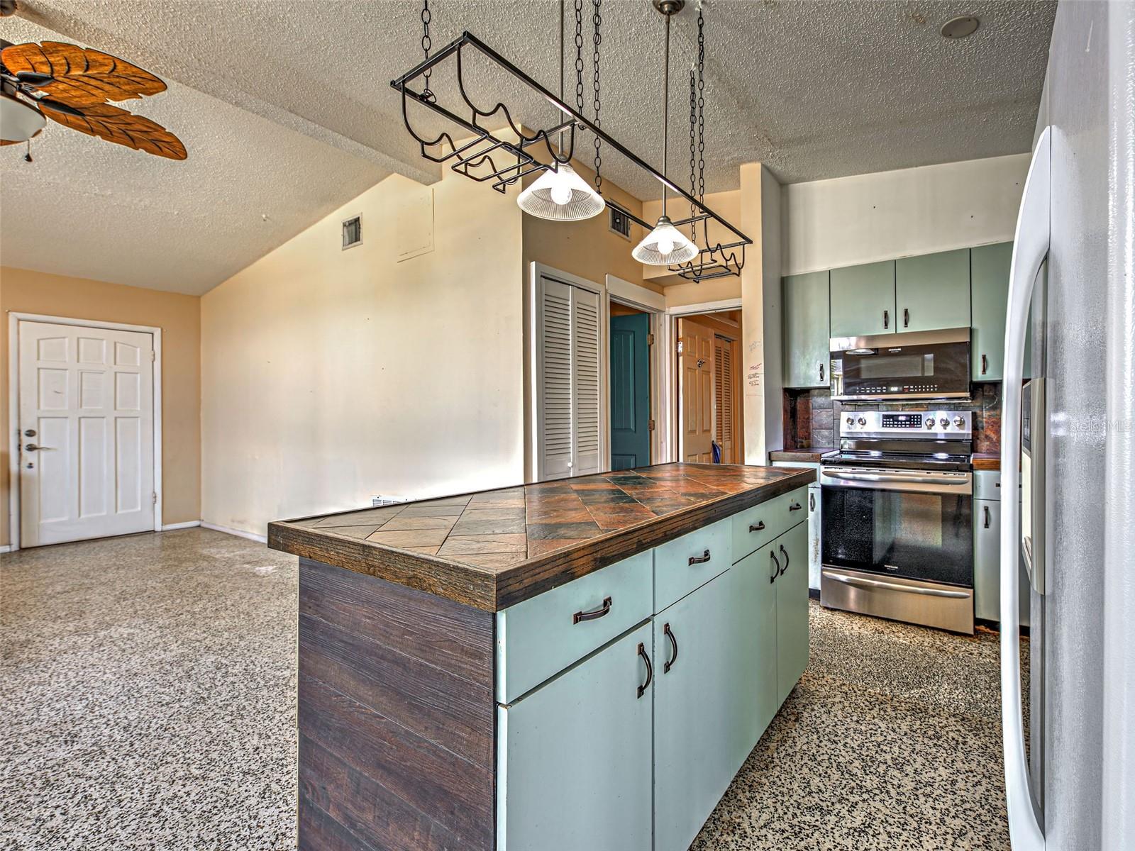 Image 31 of 50 For 602 Bonito Ave