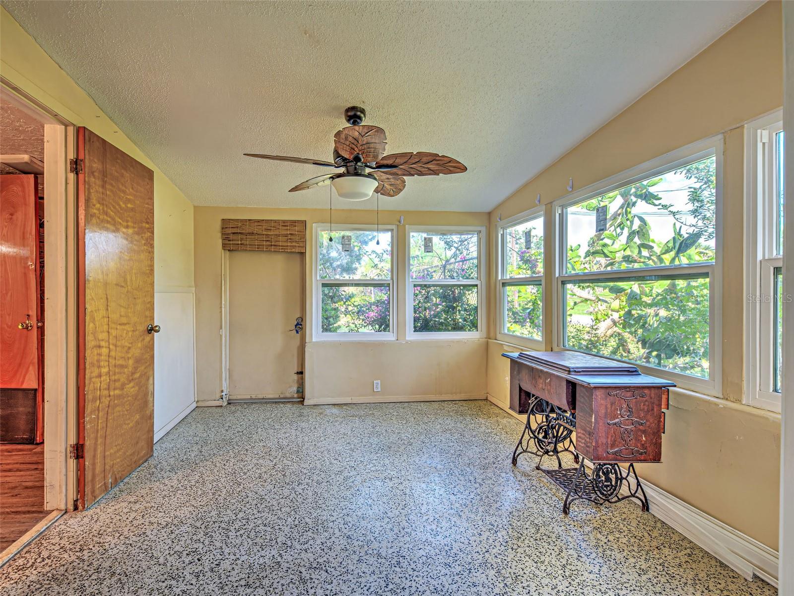 Image 32 of 50 For 602 Bonito Ave