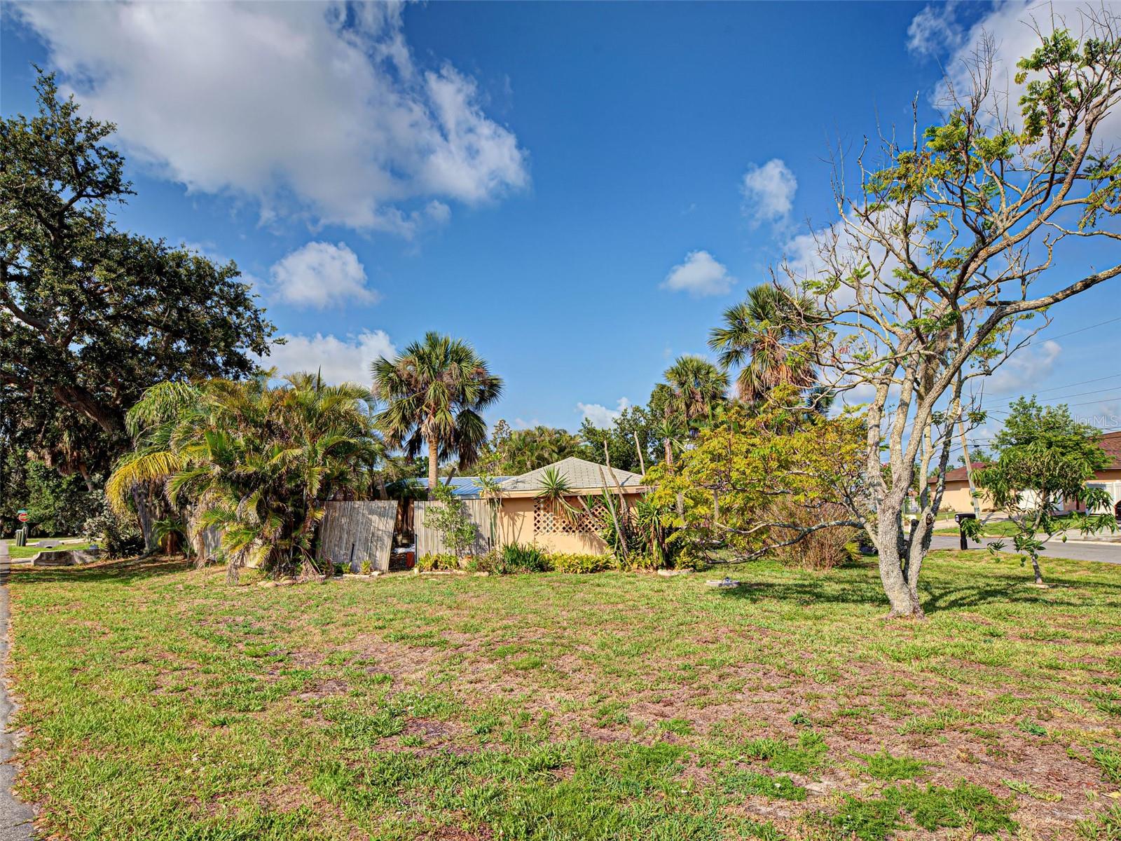Image 7 of 50 For 602 Bonito Ave