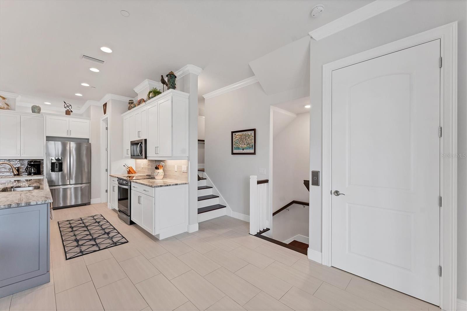 Image 4 of 47 For 209 Venice Avenue
