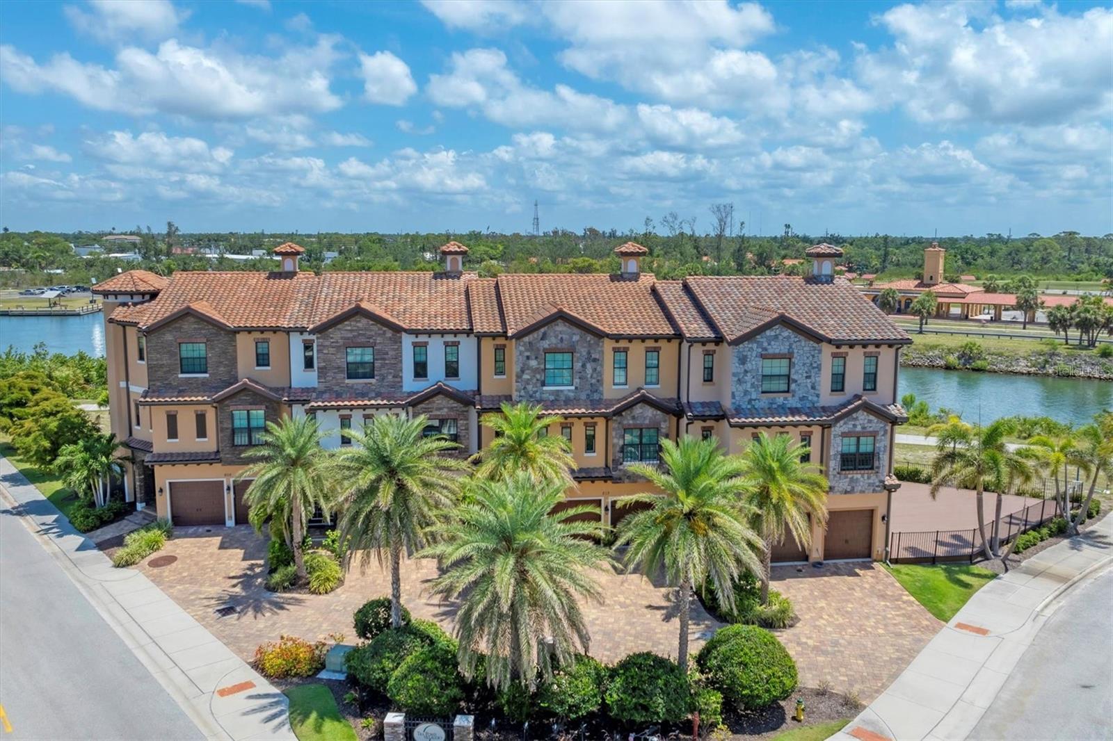 Image 44 of 47 For 209 Venice Avenue