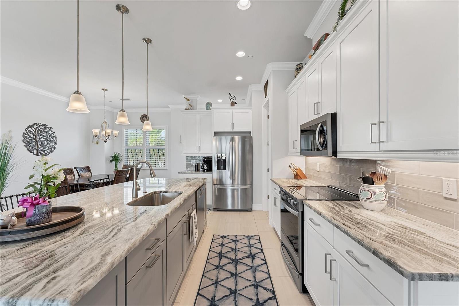 Image 9 of 47 For 209 Venice Avenue