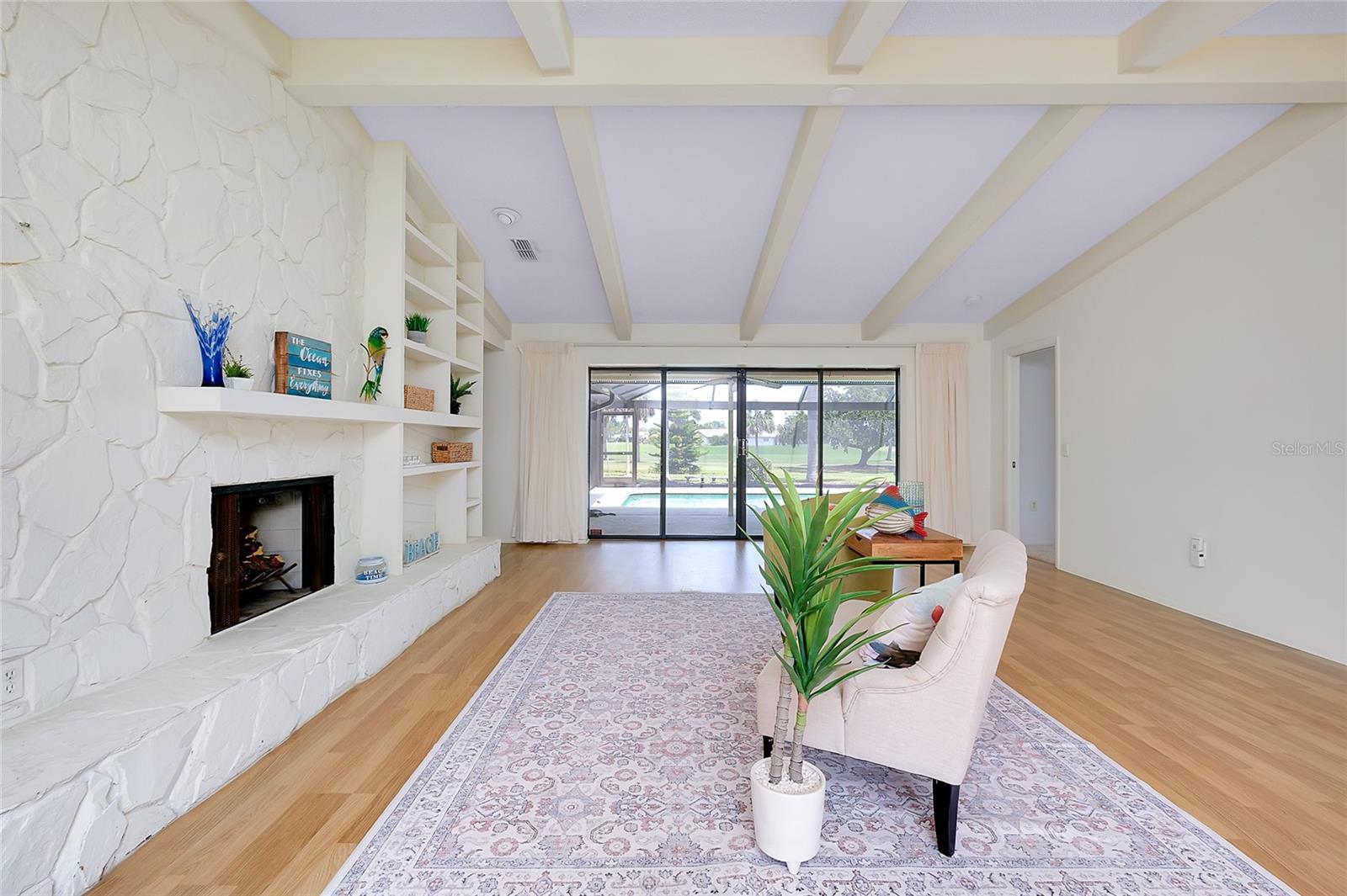 Image 10 of 95 For 915 Doral Lane