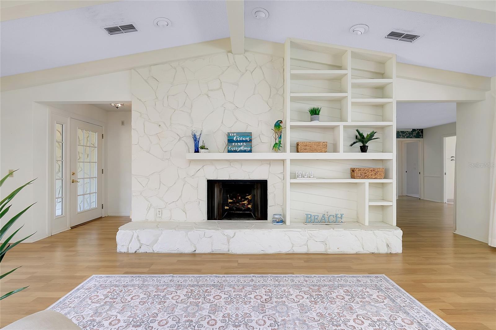 Image 12 of 95 For 915 Doral Lane