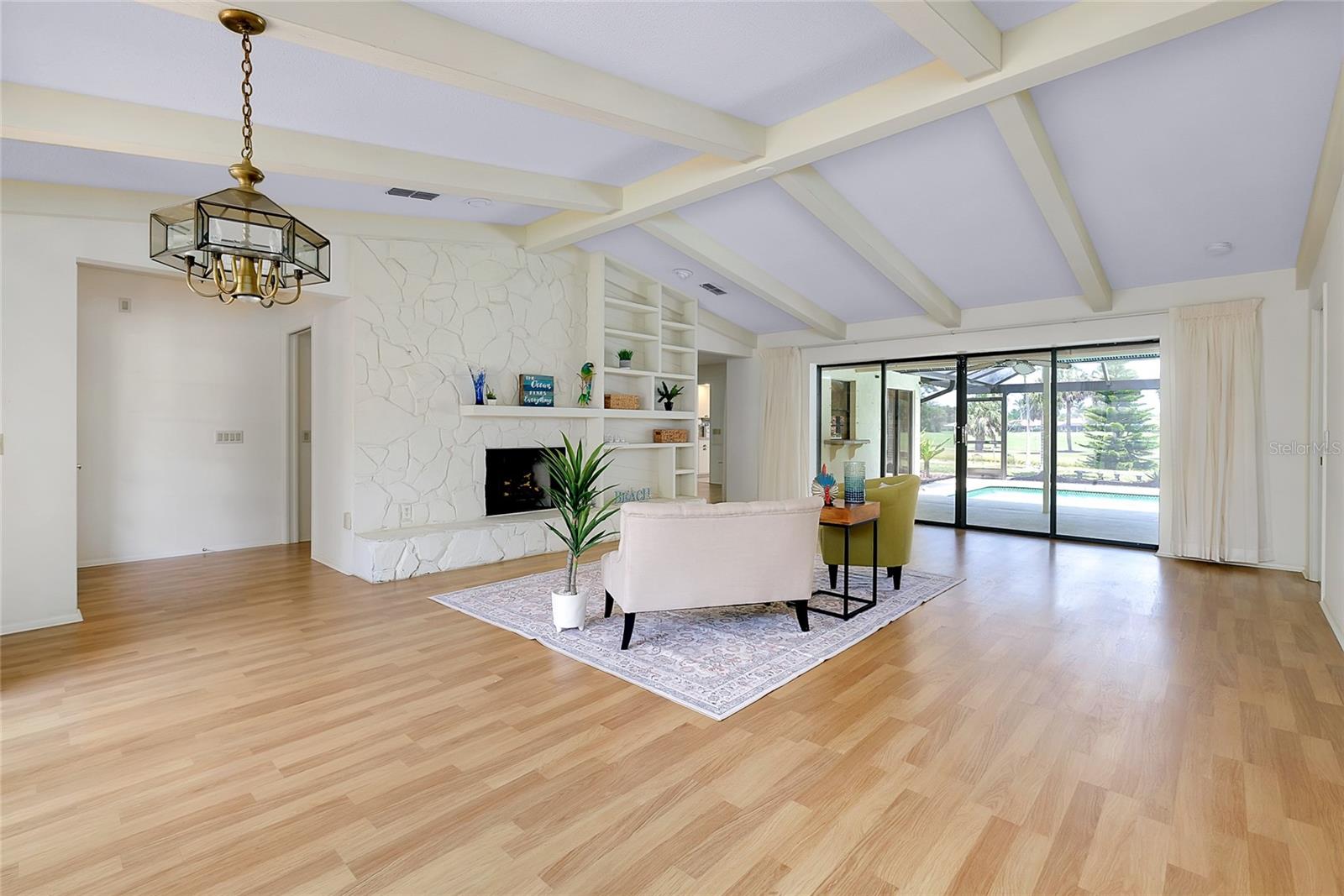 Image 14 of 95 For 915 Doral Lane