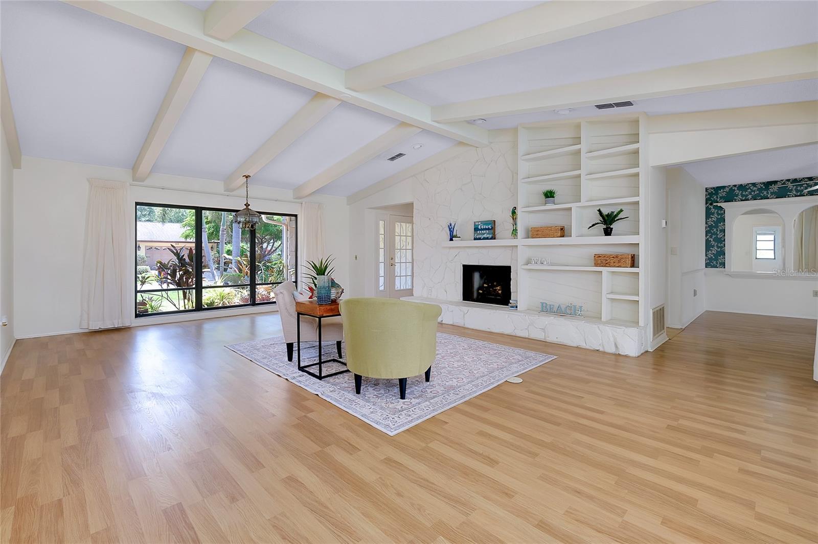 Image 15 of 95 For 915 Doral Lane