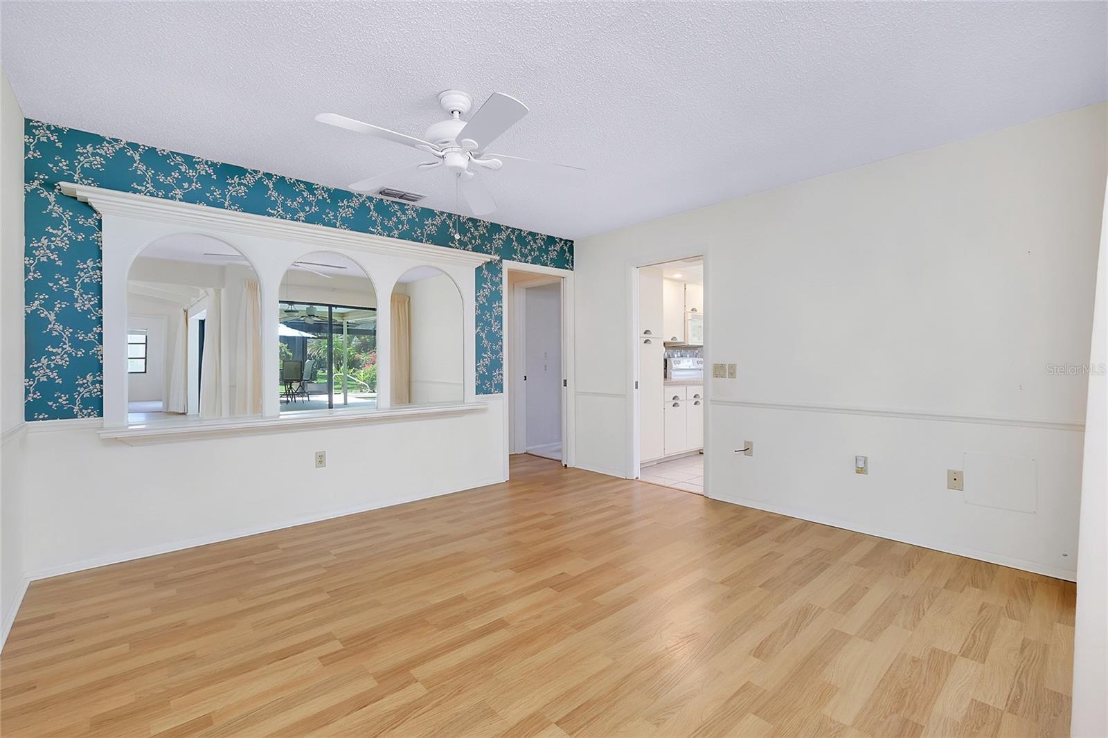 Image 19 of 95 For 915 Doral Lane