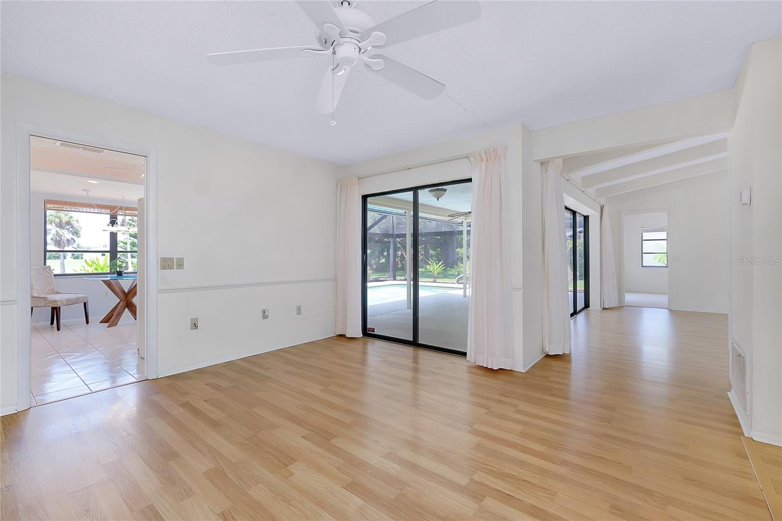 Image 20 of 95 For 915 Doral Lane