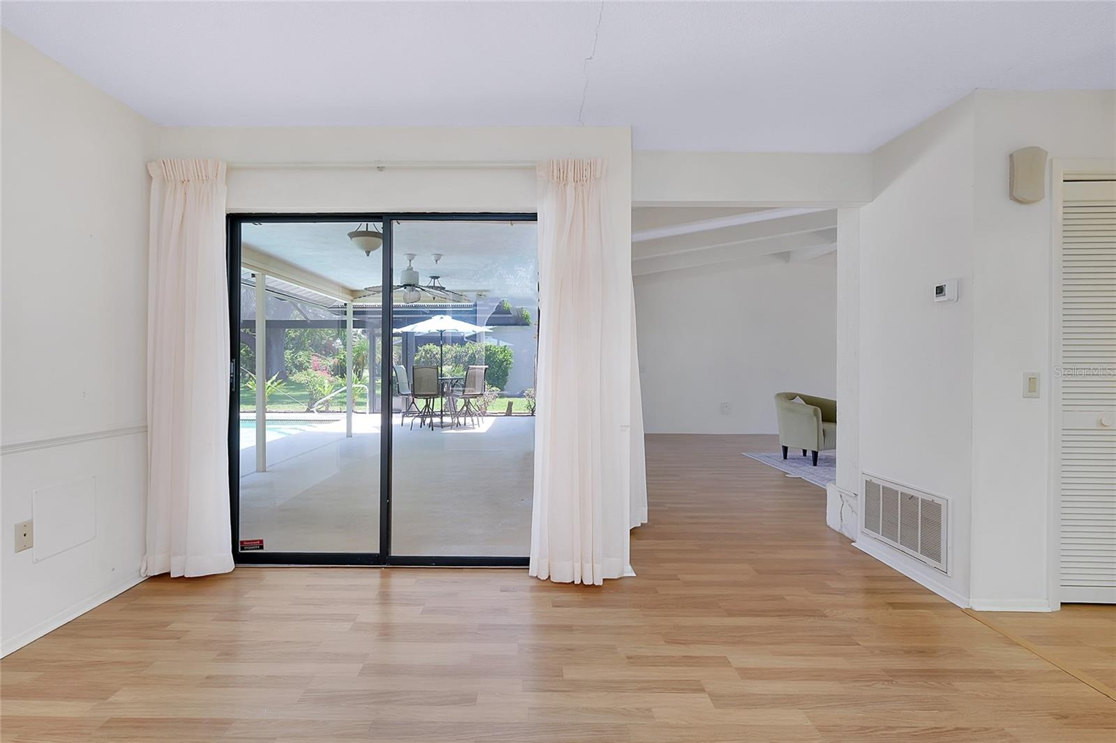 Image 23 of 95 For 915 Doral Lane