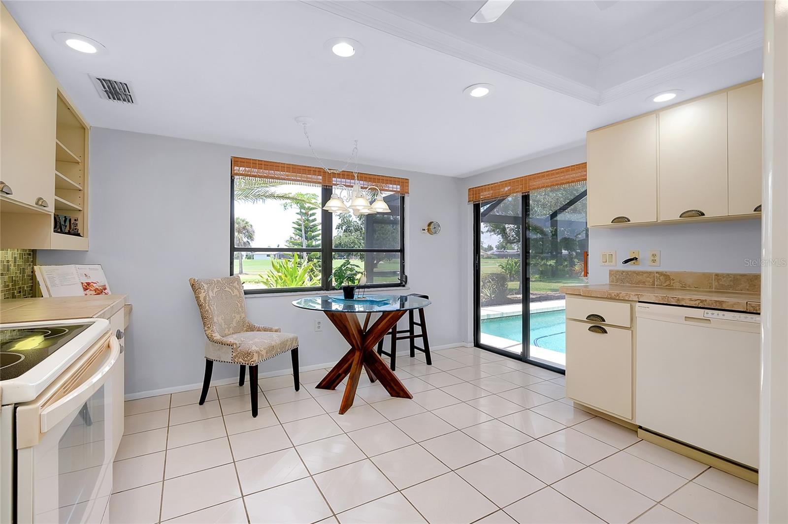 Image 25 of 95 For 915 Doral Lane