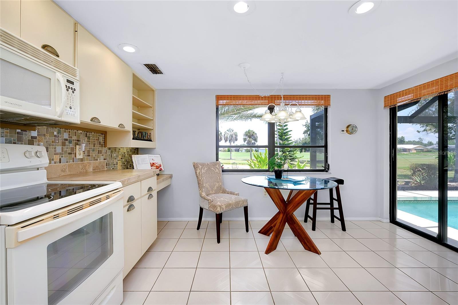 Image 26 of 95 For 915 Doral Lane
