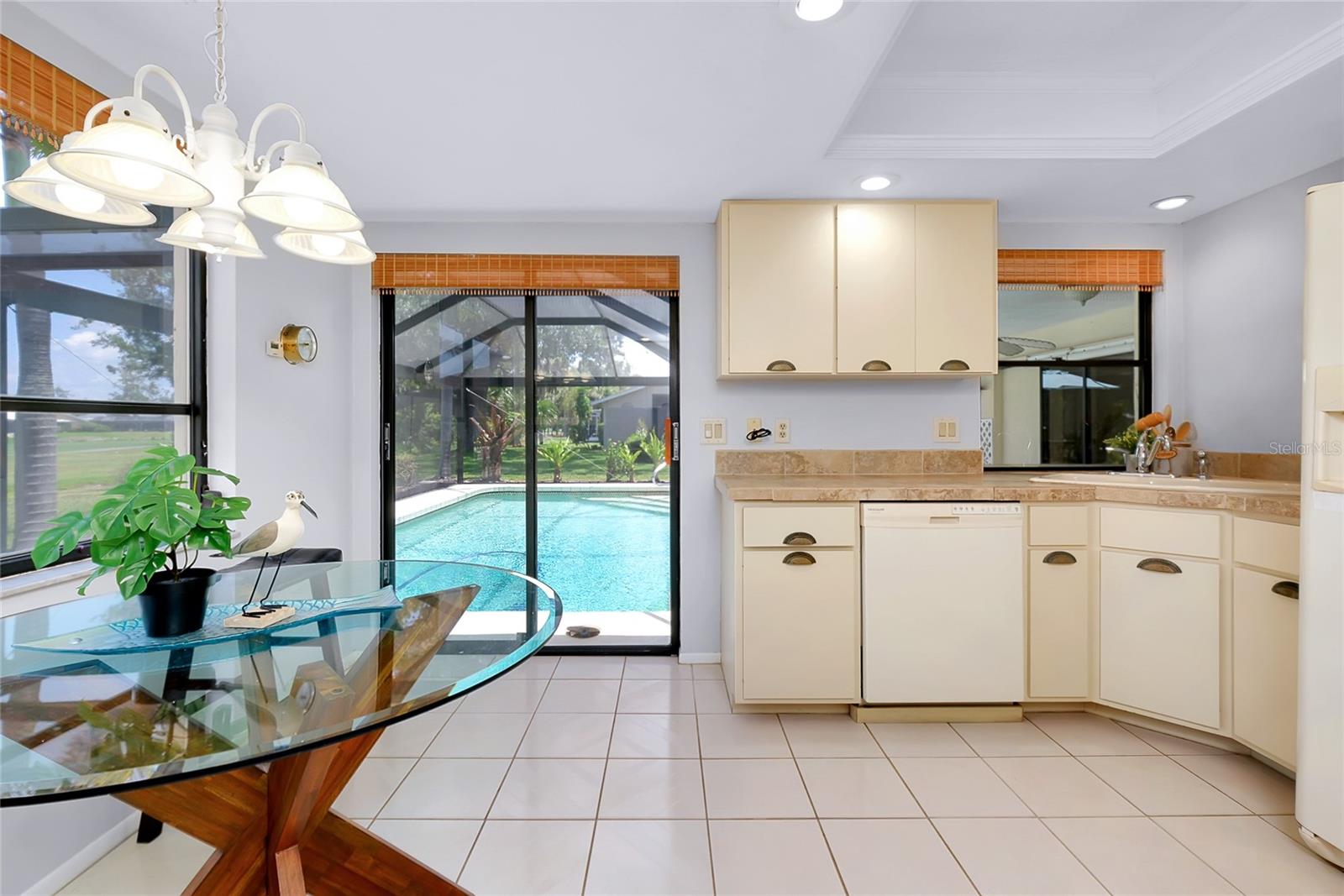 Image 28 of 95 For 915 Doral Lane