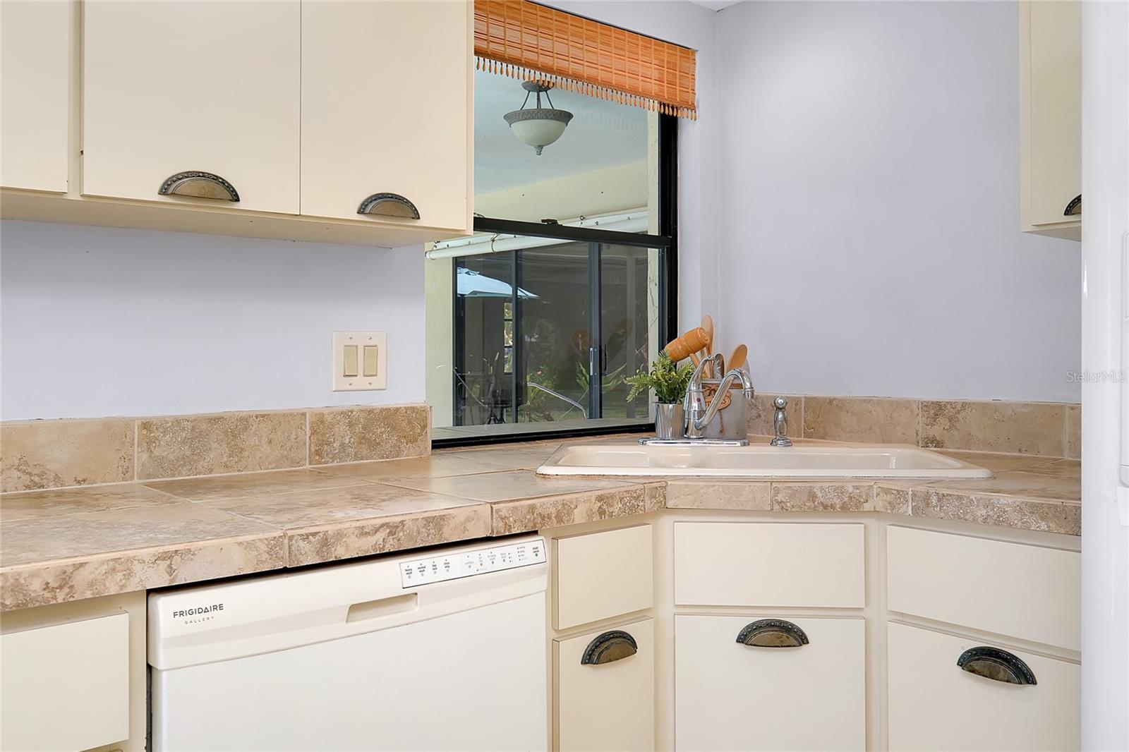 Image 29 of 95 For 915 Doral Lane