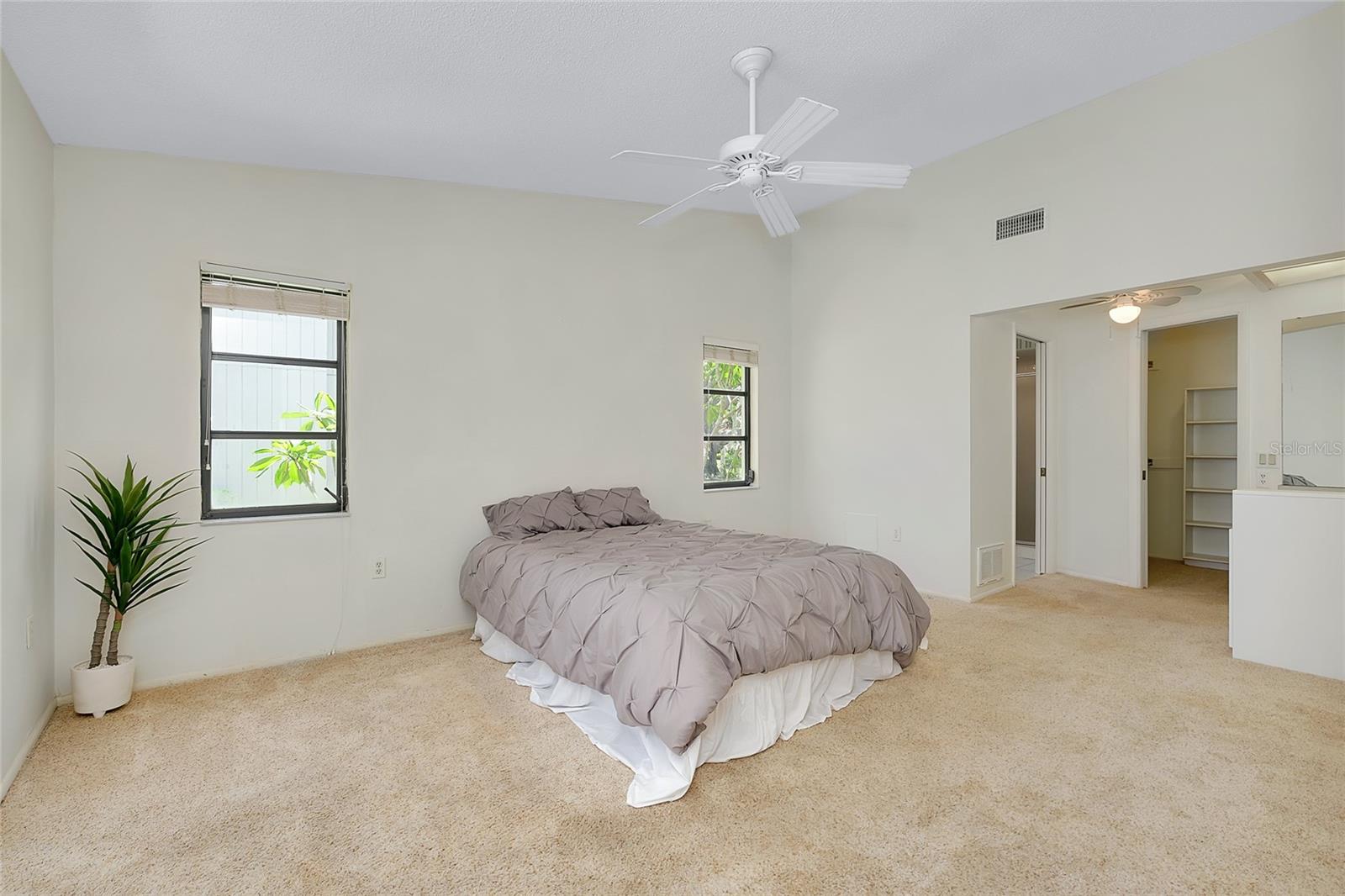 Image 33 of 95 For 915 Doral Lane