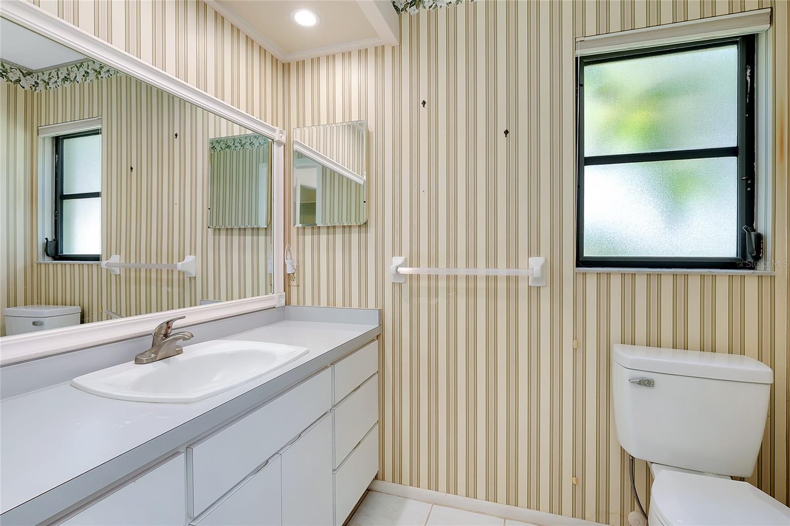 Image 40 of 95 For 915 Doral Lane