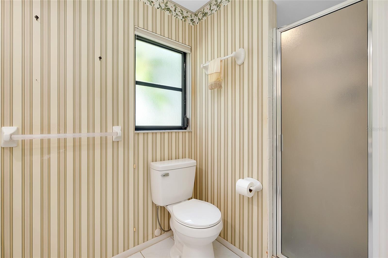 Image 42 of 95 For 915 Doral Lane